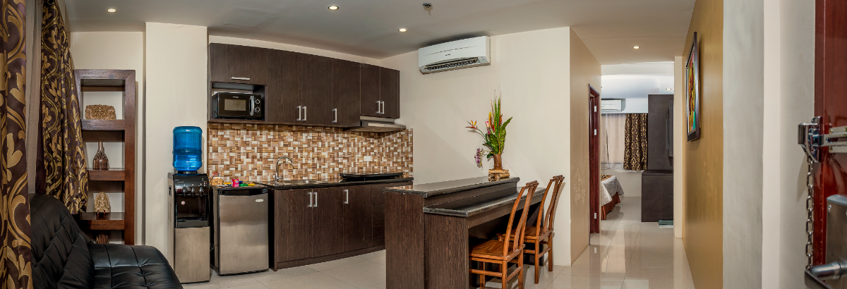 Suite room at Scorebirds Hotel — hotel near Fields Avenue, Angeles City